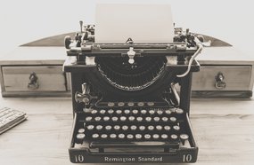 typewriter Devanath pixabay.jpg