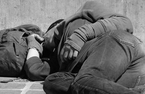 Homeless man Ben Kerckx Pixabay.com