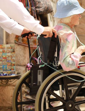 Wheelchair Orna, pixabay.com cropped