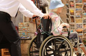 Wheelchair Orna, pixabay.com cropped