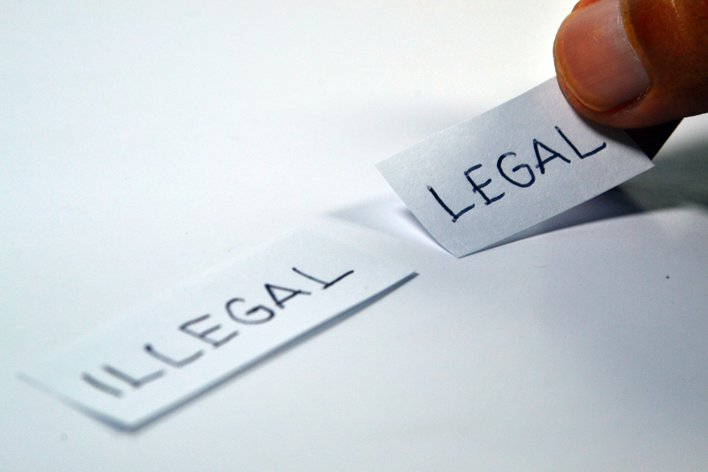 legal illegal Fathromi Ramdlon, Pixabay.com.jpg