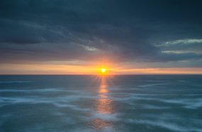 ocean sunrise Aurélien Barre pixabay.com cropped.jpg
